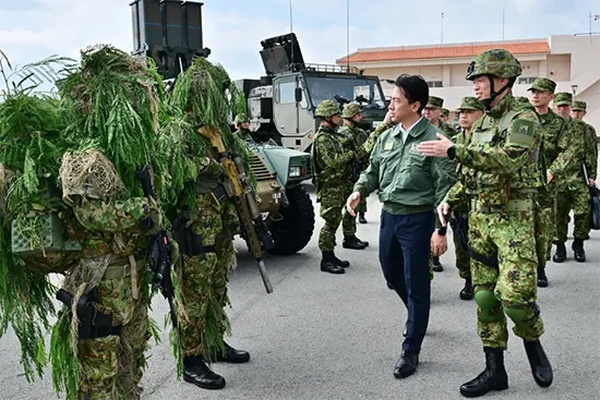 11月23日,小泉到访与那国陆上自卫队 X平台