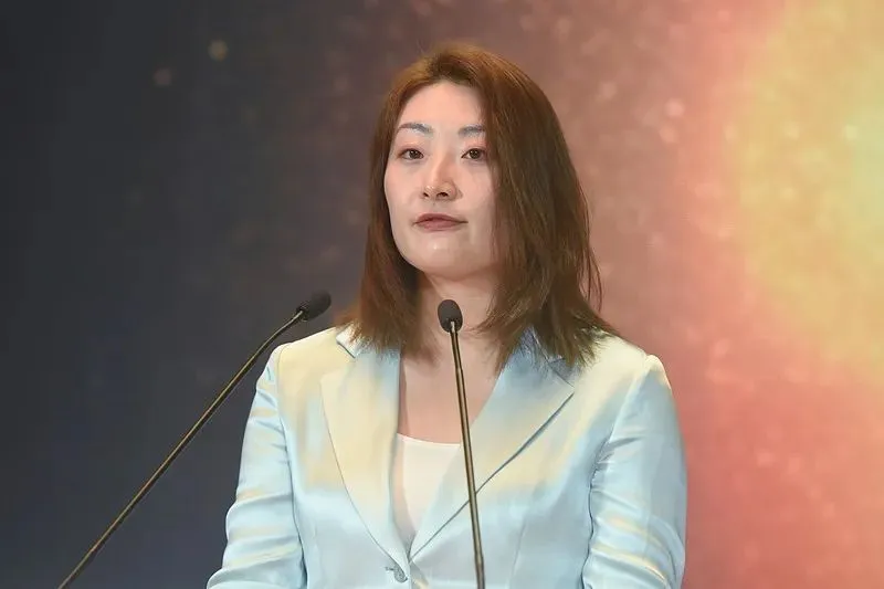 家族纠纷公开化后，宗馥莉首次回应争议：我不会因为风波改变方向