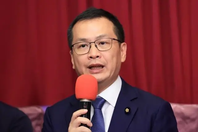 郑丽文即将访陆，罗智强送祝福