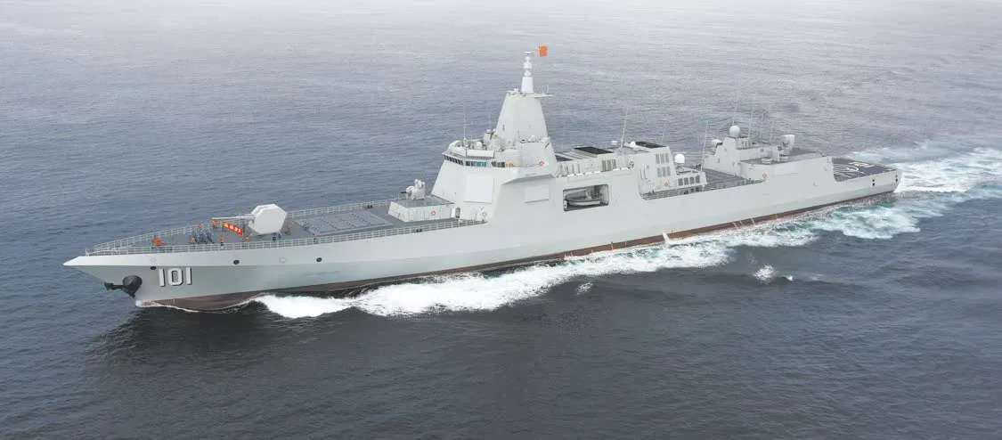 2021年10月，中俄首次海上联合巡航行动中，南昌舰担任中方指挥舰。（IC photo）