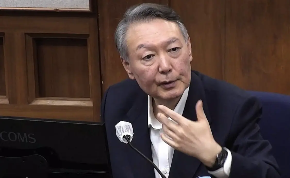 尹锡悦被曝在狱中继续收钱：8个月“吸金”超12亿韩元，是李在明年薪近5倍