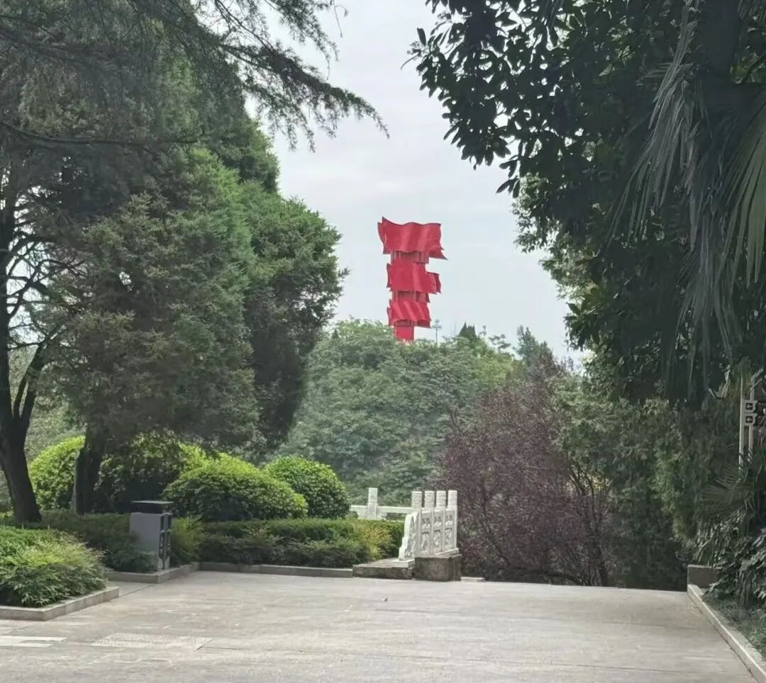 巍巍大别山 浩气贯长虹  文/黄铭雨 高蕊馨 龚诗雨 余欣诺 刘永萍