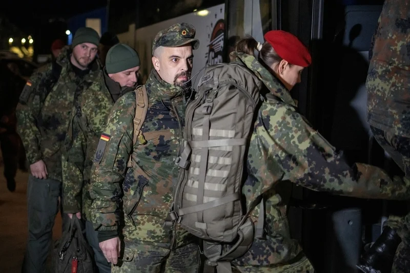 1月16日，格陵兰岛首府努克，德国向格陵兰岛派遣士兵执行考察任务。 IC Photo