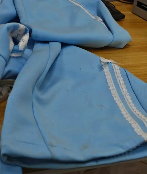 ▲顾客退回的衣服 受访者供图