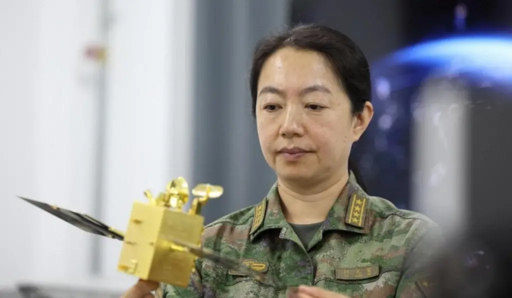 被称为“最美”女大校的卫星通信专家何元智当选中科院院士