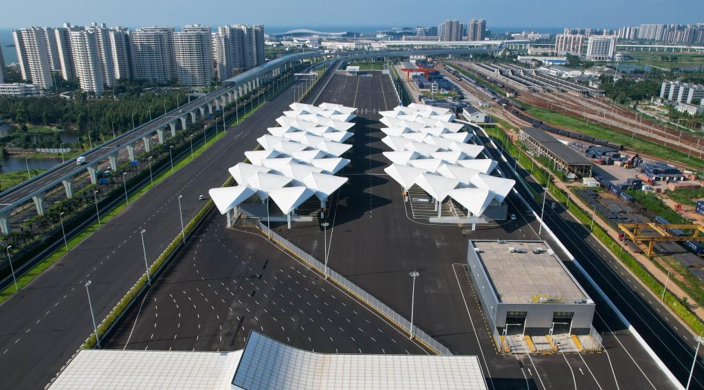 习近平：认真学习贯彻党的二十届四中全会精神 高标准建设海南自由贸易港