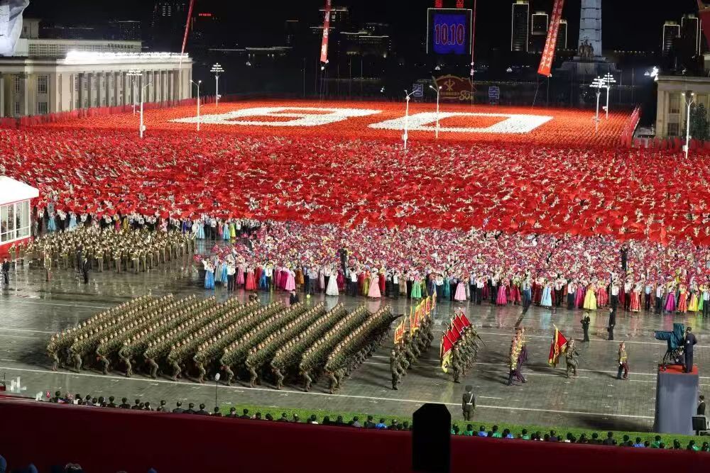 朝鲜举行大规模阅兵式　金正恩出席并发表讲话