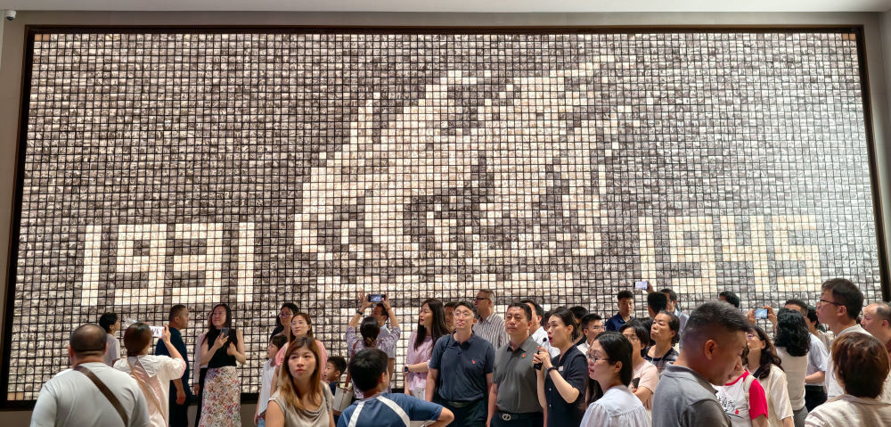 为人类和平发展铸就新的历史丰碑