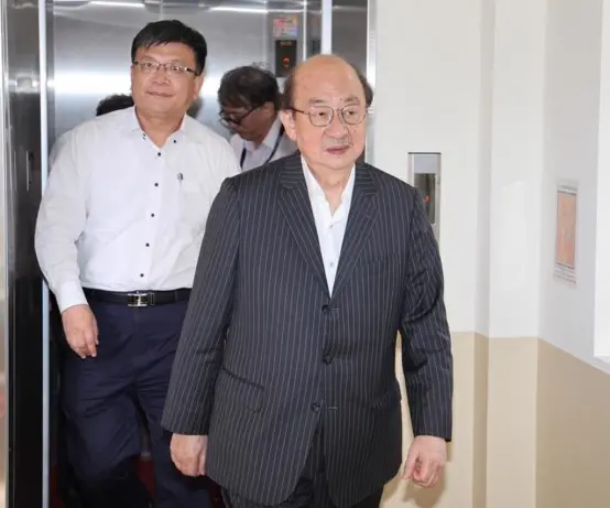 “大罢免”完败，民进党立法机构党团爆请辞潮