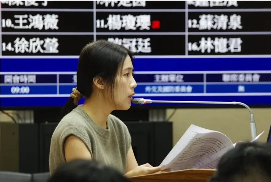 “几张纸骗好几亿”？台海军大气海洋局开会这一幕，被批像“分赃大会”