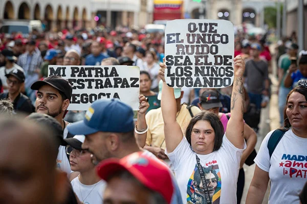 重大决裂！美国最大航母“磨刀霍霍”，英国拒当帮凶